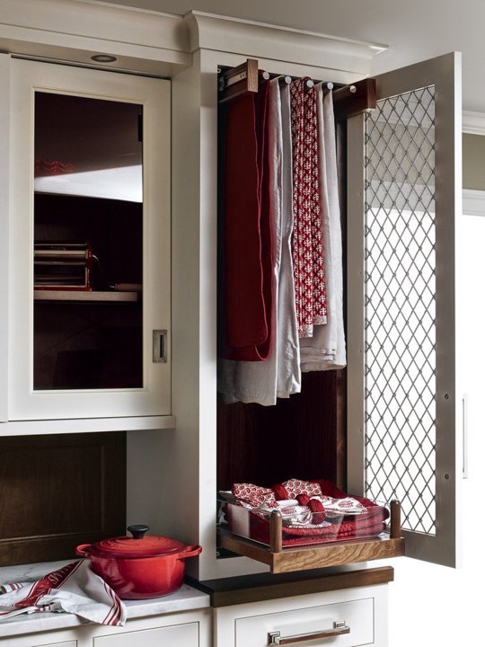 Hanging linen cabinet