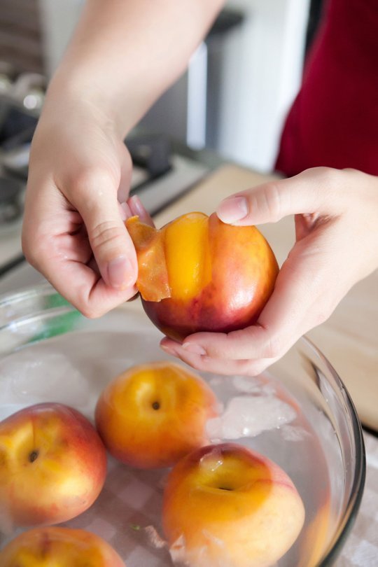 How to peel a peach