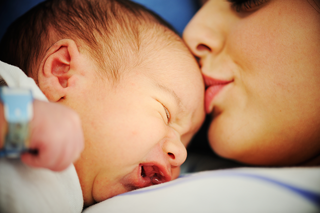 mother-and-newborn1-shutterstock_114424966-640x426