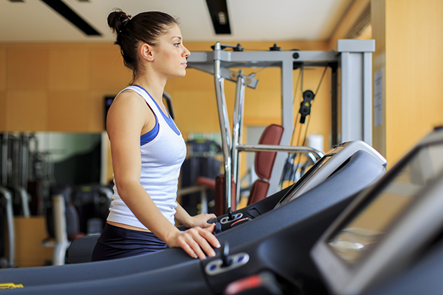 prolapse-woman-on-treadmill-shutterstock_165125510